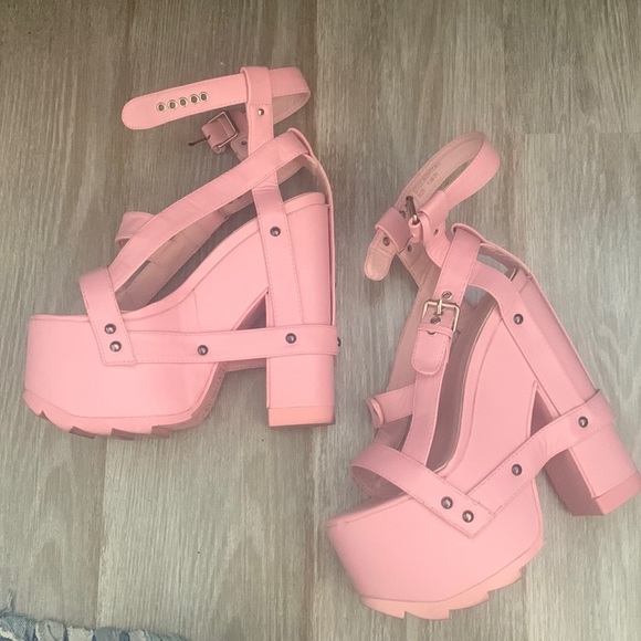 YRU Shoes - Y.R.U. Pink platform heels 7 preowned